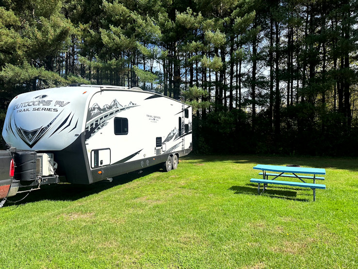 Outdoors RV Mountain Trail 29TRX toy hauler